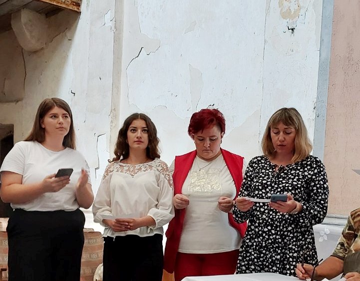 4 Магістранти полонійного відділення Віра Корбеляк та Іванна Рикун беруть участь у Національних Читаннях та зачитують уривки повісті _Nad Niemnem _Elizy Orzeszkowej
